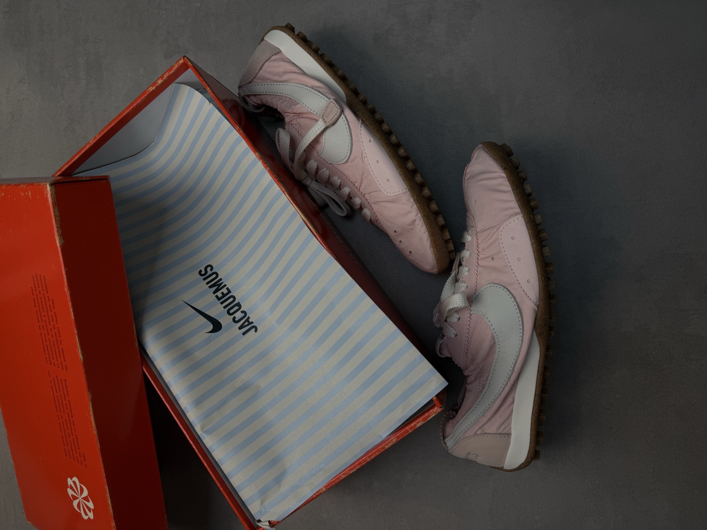 Détail toe box et pli du cuir — inspection authentification LAS